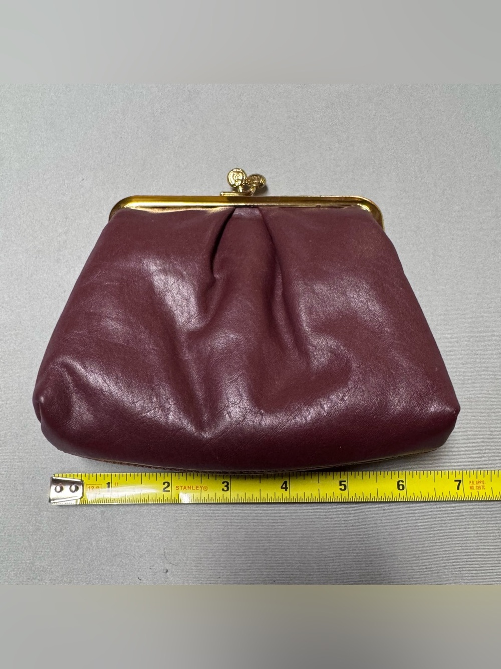 Vintage Etienne Aigner Coin Key
Purse Clutch W/ Kiss Closure oxblood leather - Picture 3 of 11